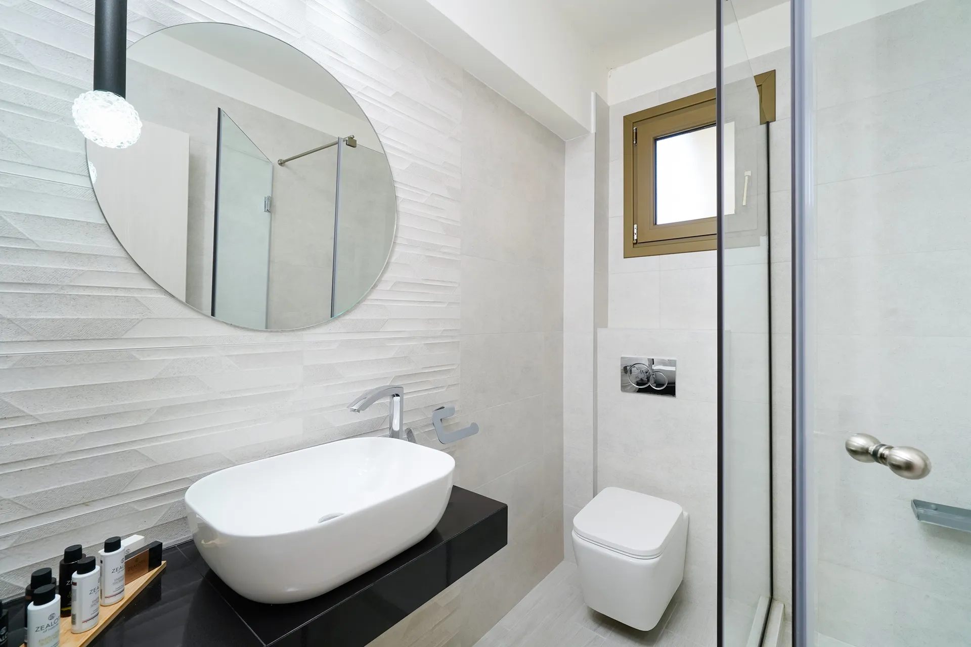 Tiara Holidays - MaryAn Luxury Apartments - Studio - Semi basement - kupatilo